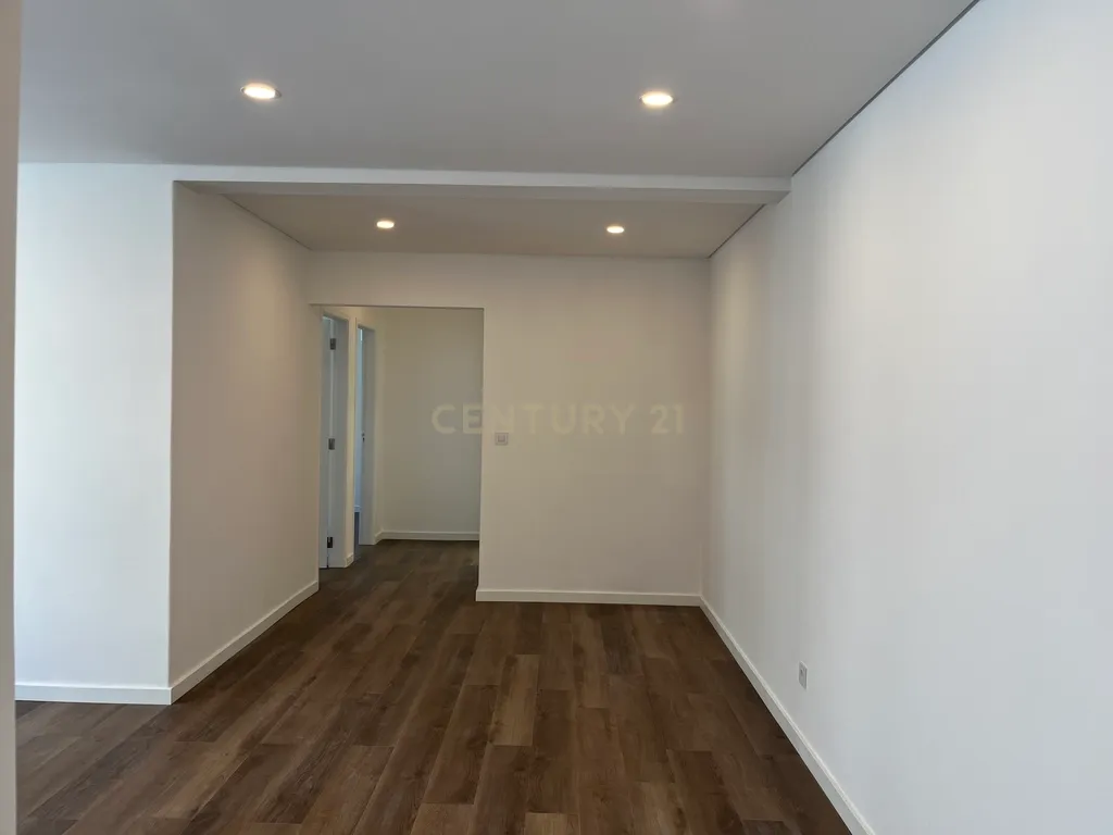 Apartamento T2 totalmente Remodelado. - Image 9