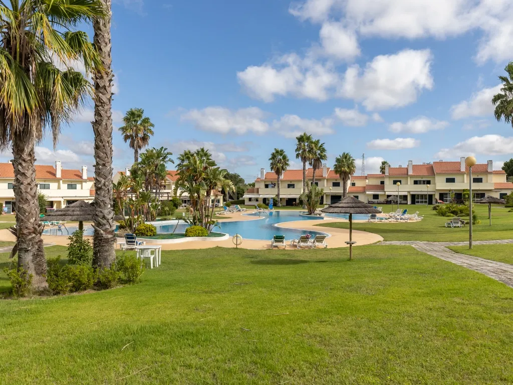 Moradia T3 no Condomínio Varandas do Golfe do Montado – Segurança, Conforto e Estilo de Vida Exclusivo - Image 5