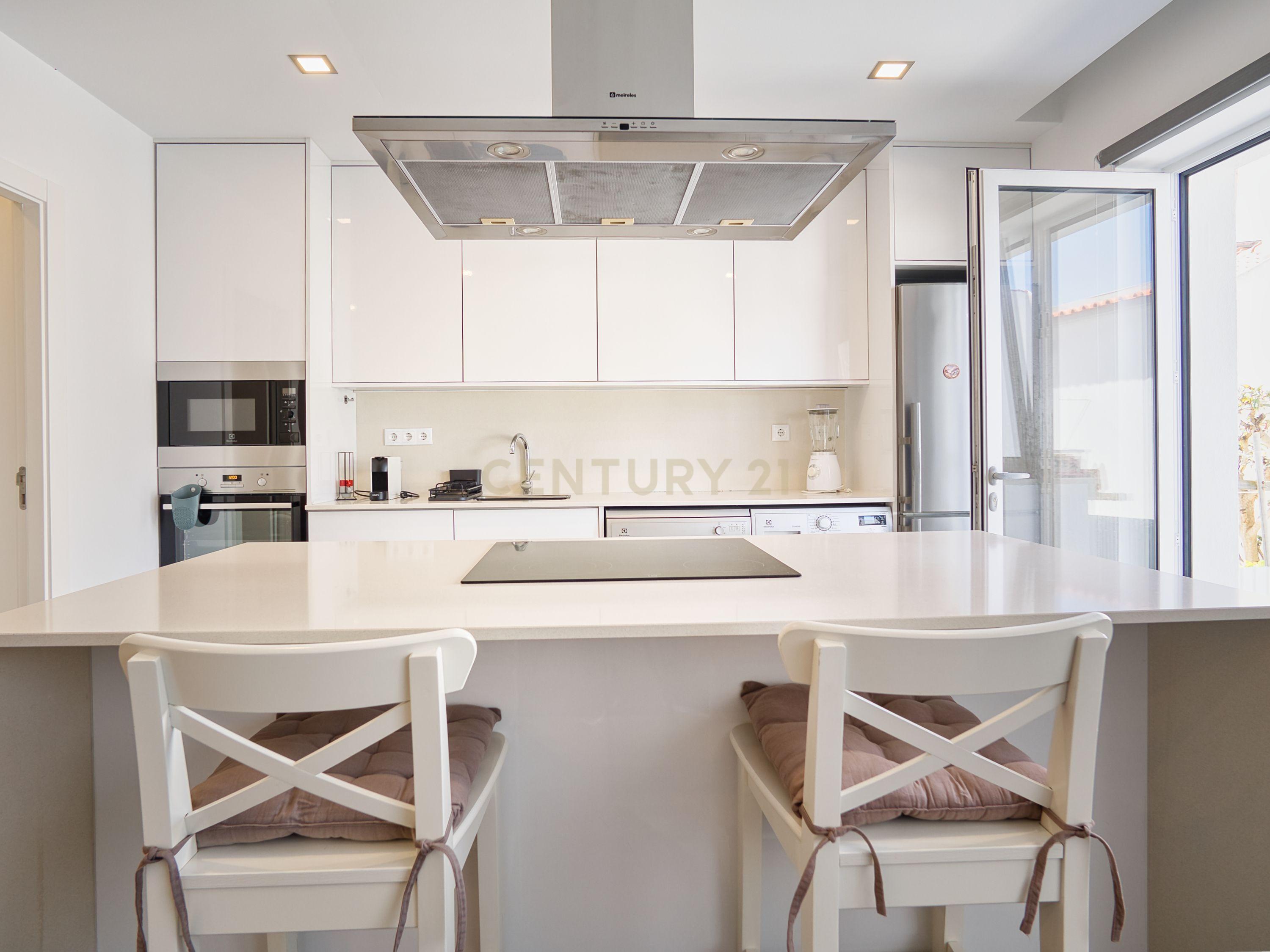 Apartamento Moderno T2 em Nazaré - Perto da Praia e Serviços - Image 5