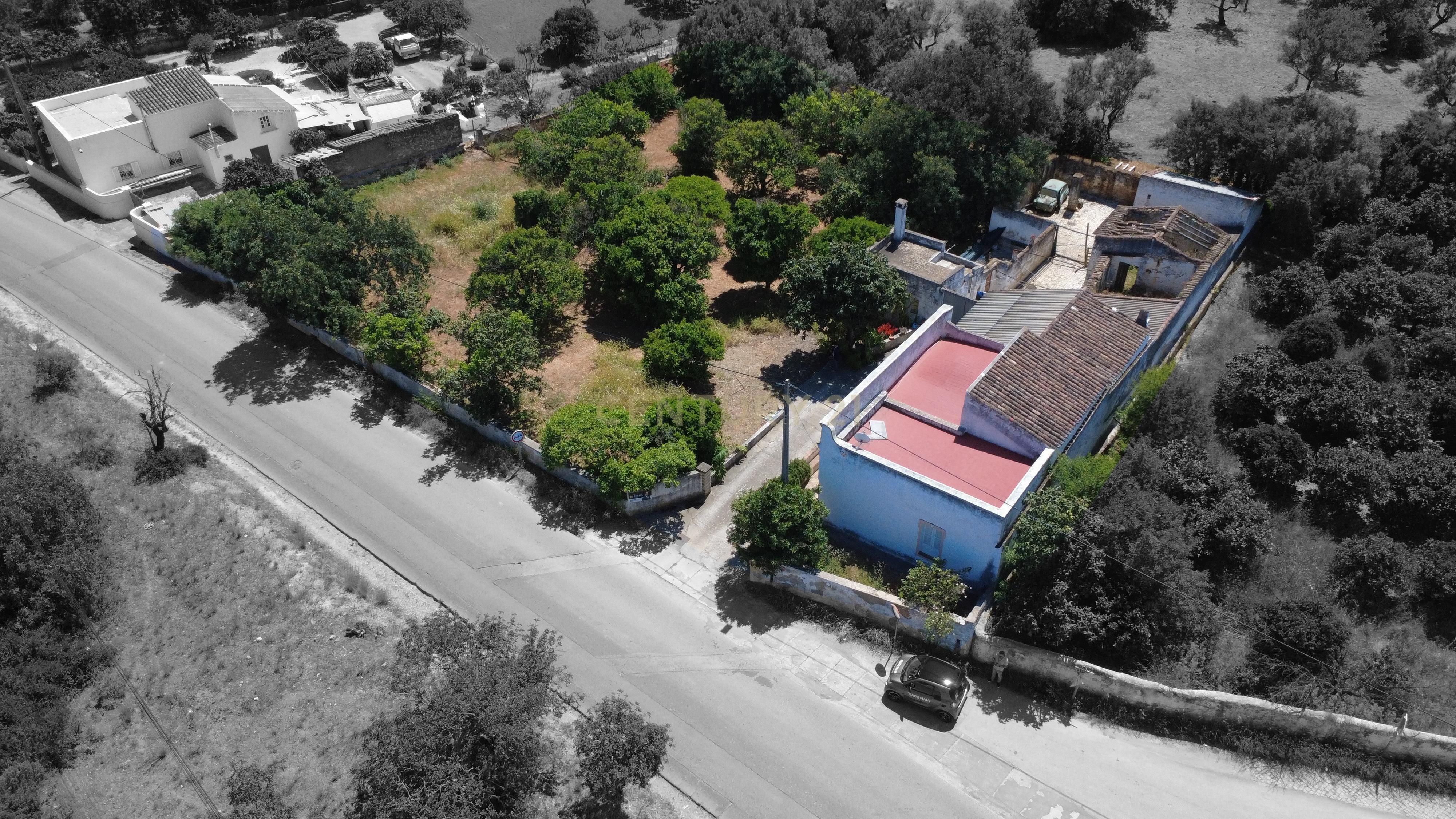 Fotografia 4 de Moradia térrea com terreno de 2.280 m² em Moncarapacho com excelente potencial de renovação
