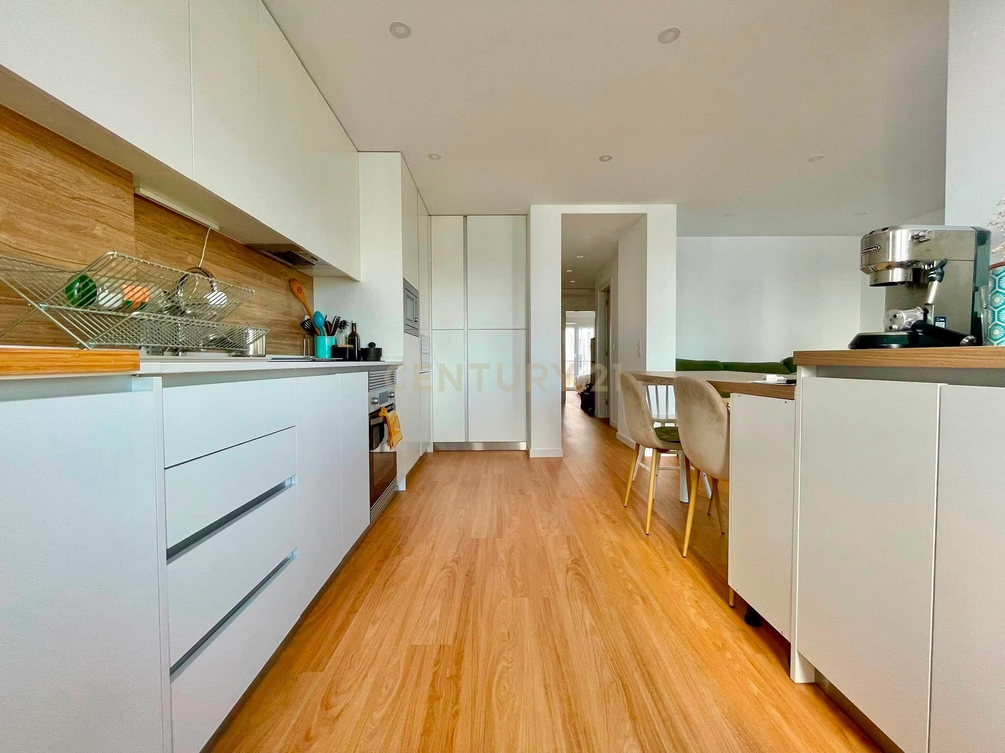 Fotografia 3 de Apartamento T2 com Varanda em Localização Privilegiada