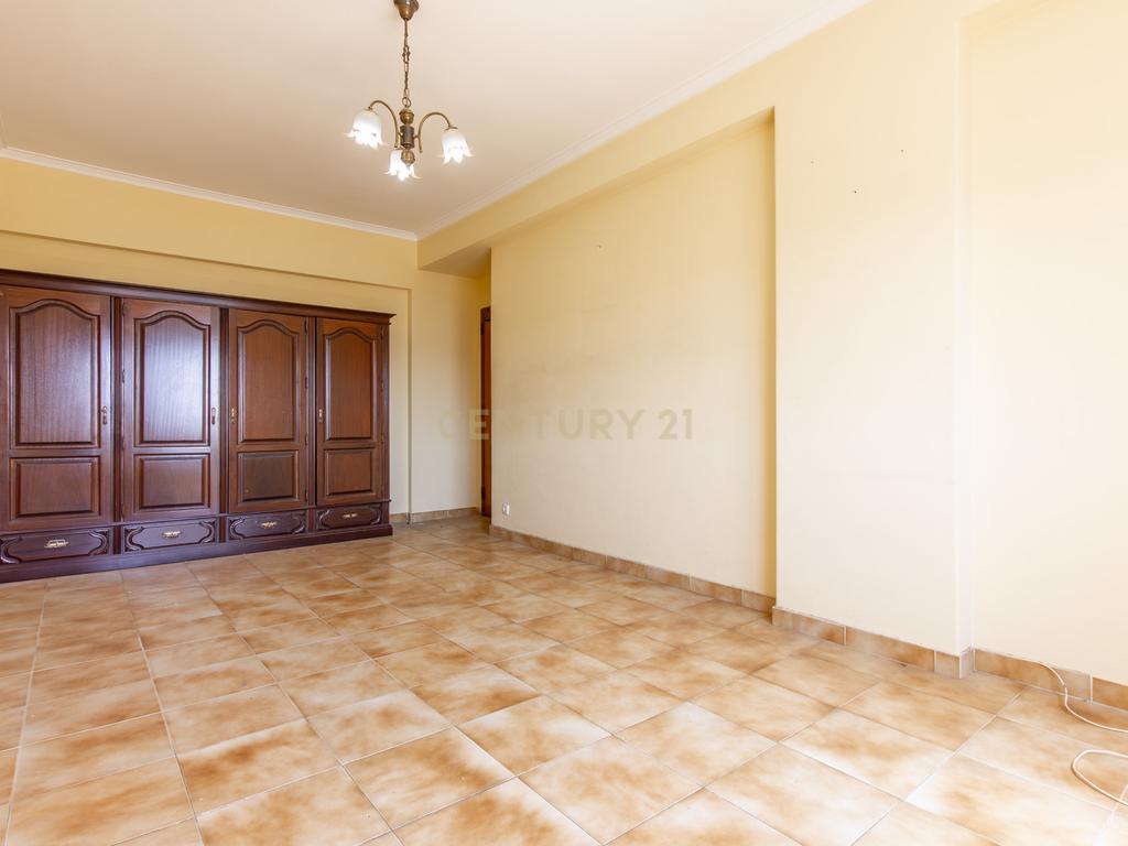 Apartamento T4 - Venda Nova - Image 19