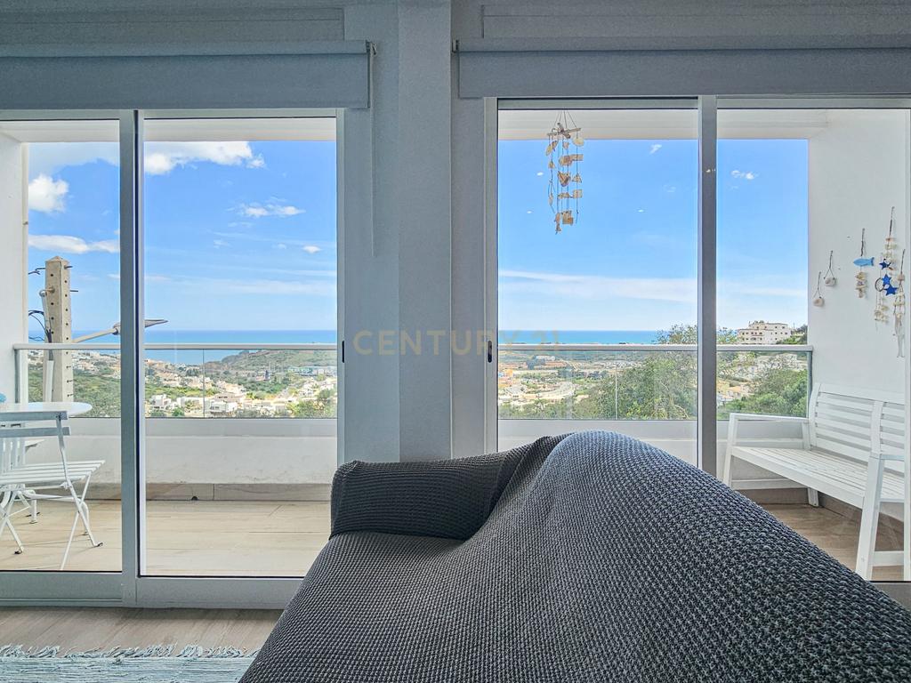 Apartamento T2 |  Renovado | Varanda | Vista Mar | Albufeira - Image 3