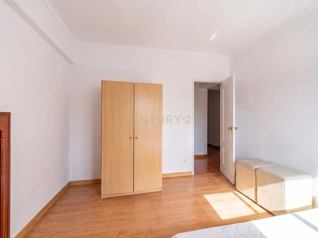 Apartamento T2+1 na Arroja com Varanda e Elevador - Image 4