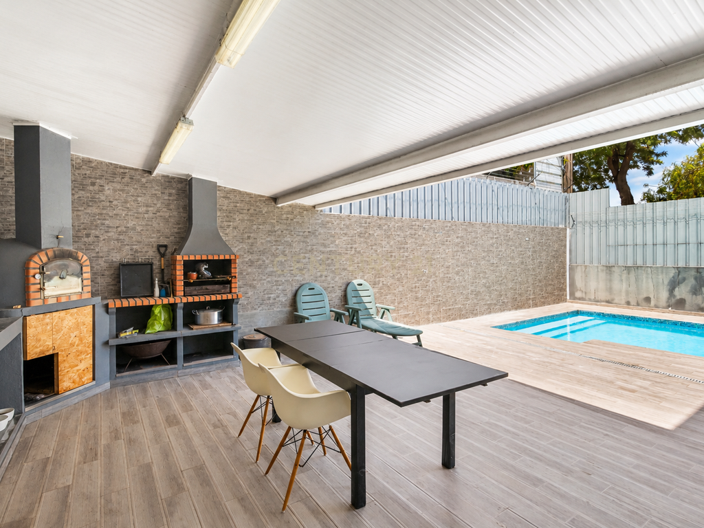Moradia T4 com piscina e garagem junto às Colinas do Cruzeiro - Image 3