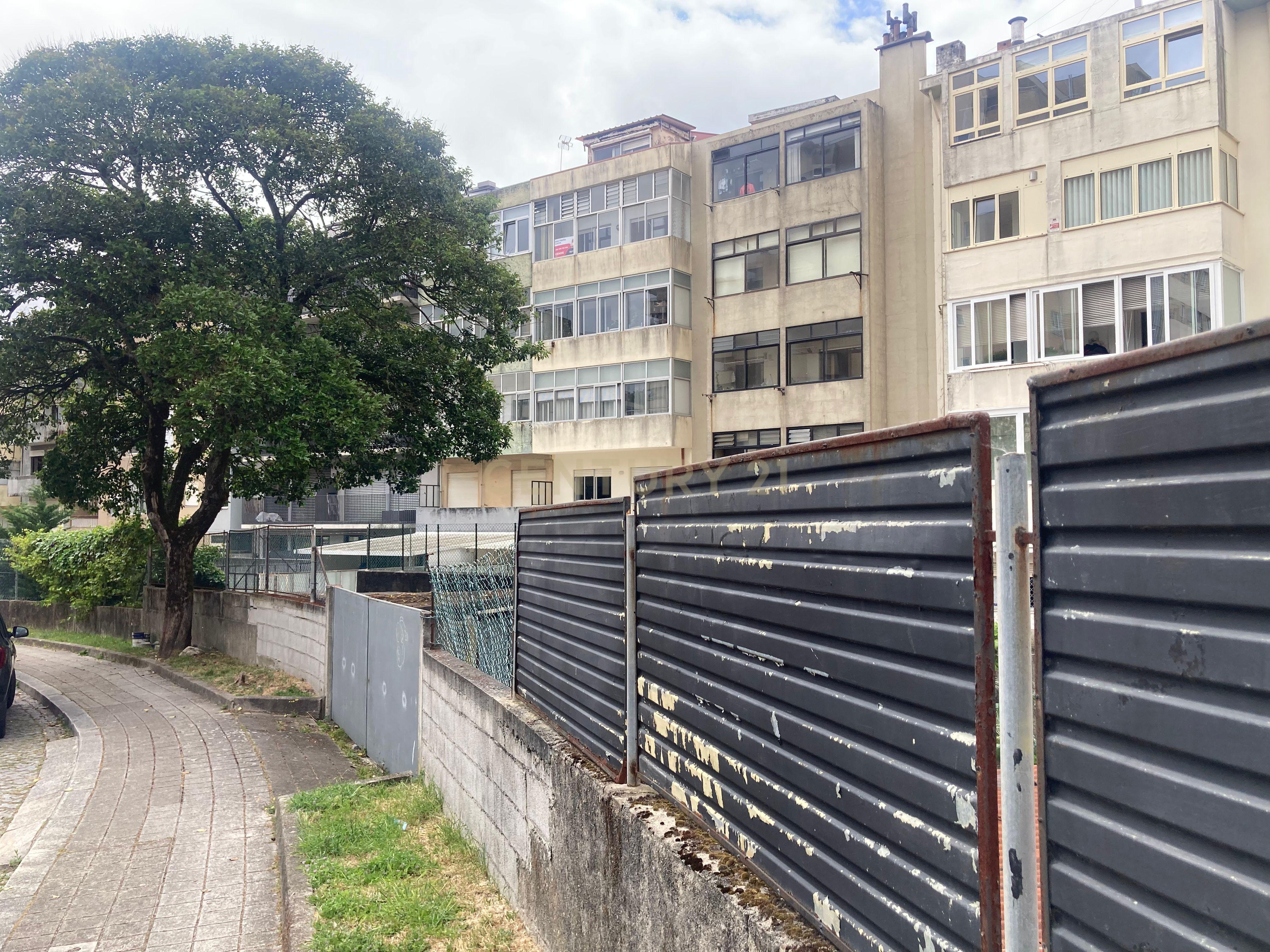 Fotografia 3 de Terreno urbano na zona da rotunda da Boavista com PIP aprovado para prédio de 8 fogos