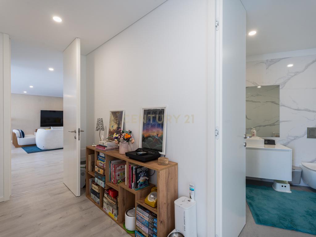 Luxuoso Apartamento Novo com Vista Parque em Lousada - Image 34