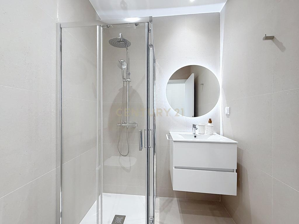 Apartamento Novo com Terraço e Piscina Privativa em Nazaré - Image 34