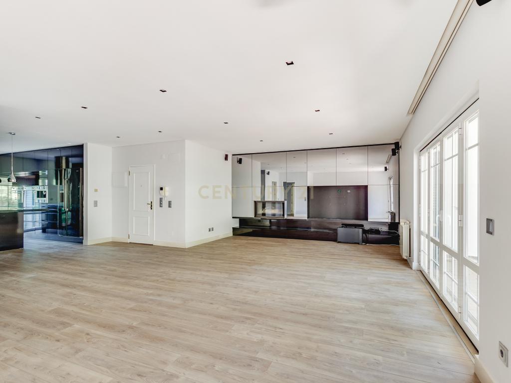 Apartamento T3 em condomínio fechado com piscina na Beloura - Image 4