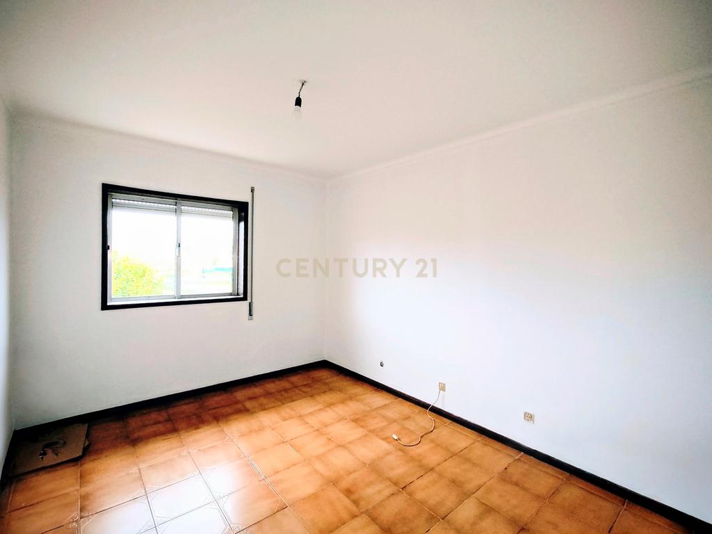 Prédio bi-familiar - grande potencial de rentabilização em Bustos - Image 14