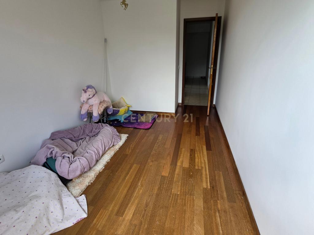 Apartamento Duplex T5 no centro de Palmela - Image 10