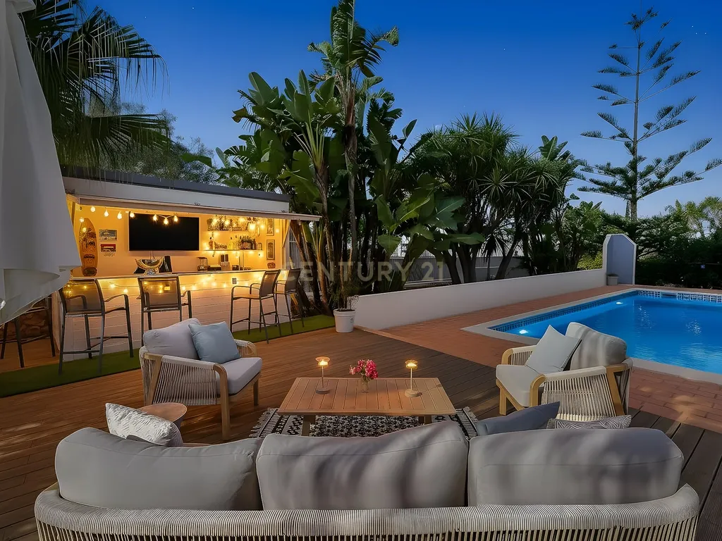 Moradia T4 em Ferragudo, próxima a praias, com Piscina aquecida, Bar e Lounge Exterior - Image 47