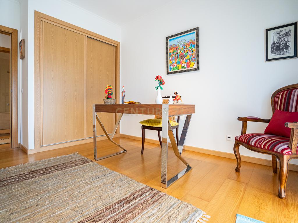 Apartamento T3 Porto Salvo - Image 17