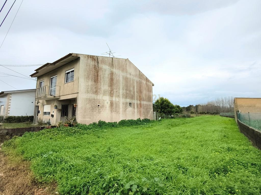 Prédio bi-familiar - grande potencial de rentabilização em Bustos - Image 13