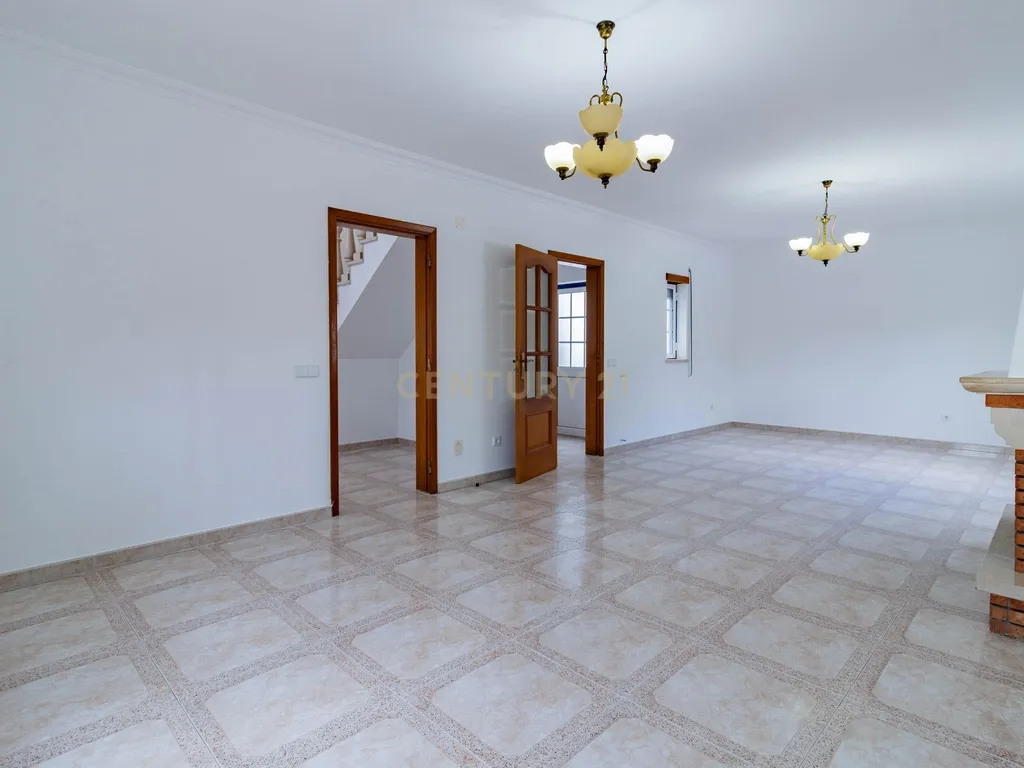 Excelente Moradia T3 na Burinhosa - Image 4