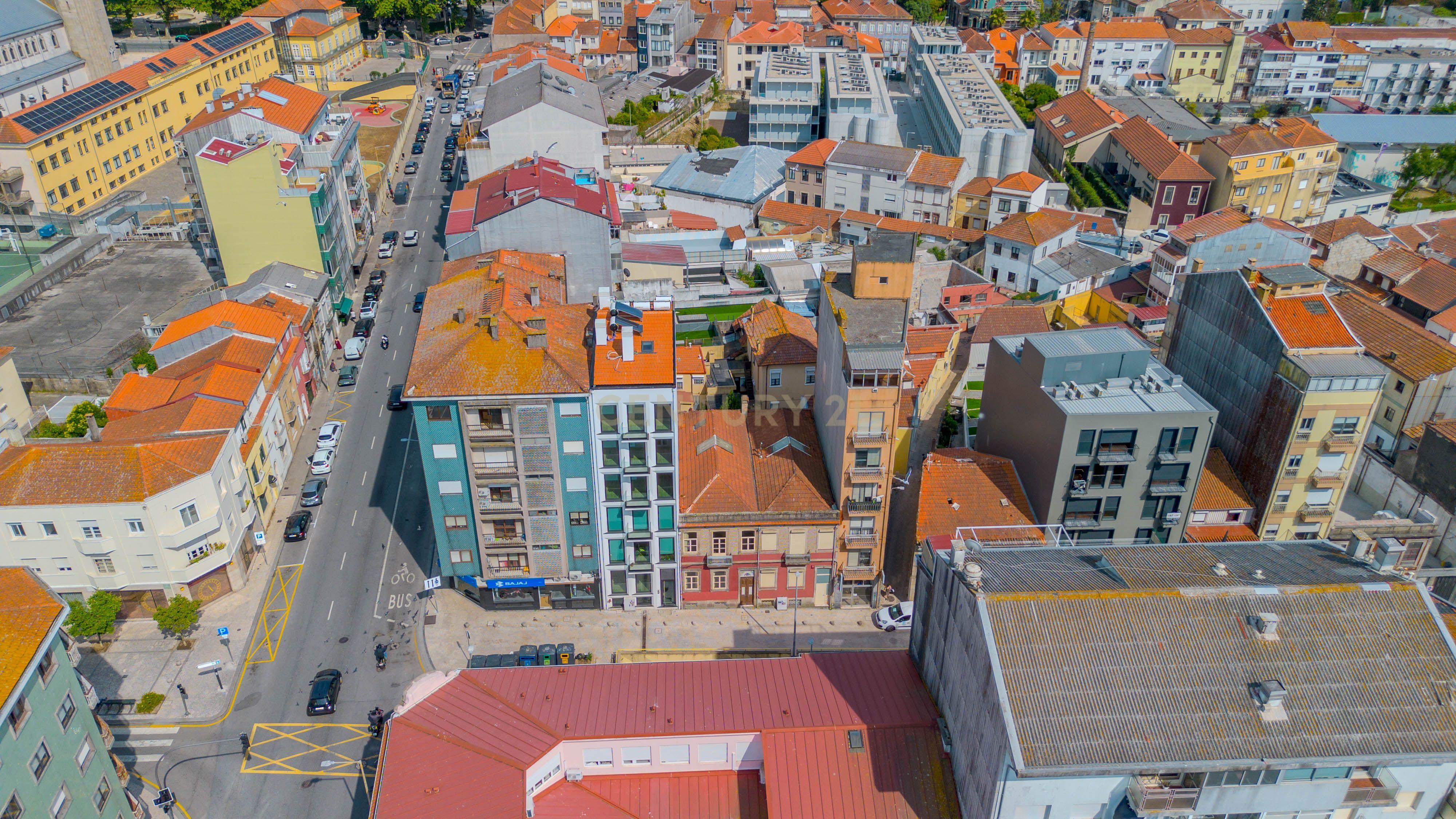 Fotografia 3 de Prédio para Reabilitação com PIP Aprovado | Rua de Faria Guimarães, Porto