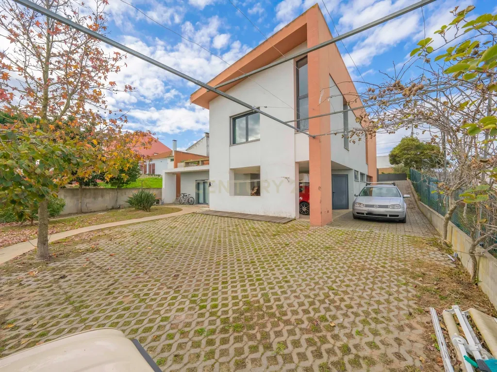 Moradia T5 Isolada, com Dois Pisos, Elevador e Terraço, com 800m2 de Terreno , na Quinta do Anjo, Palmela - Image 45