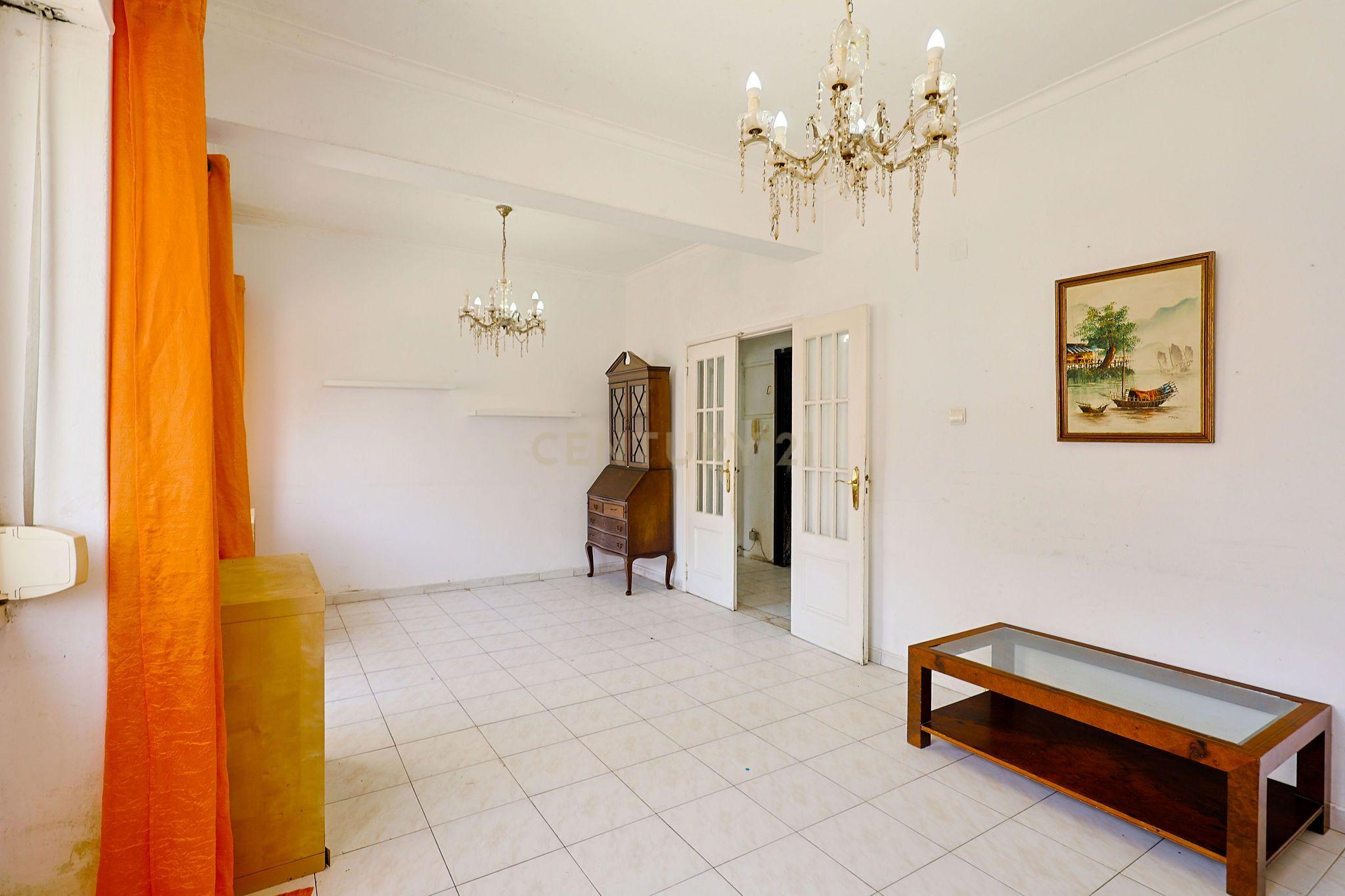 Fotografia 6 de Apartamento T2, com Varanda e Terraço, Centro da Costa de Caparica.