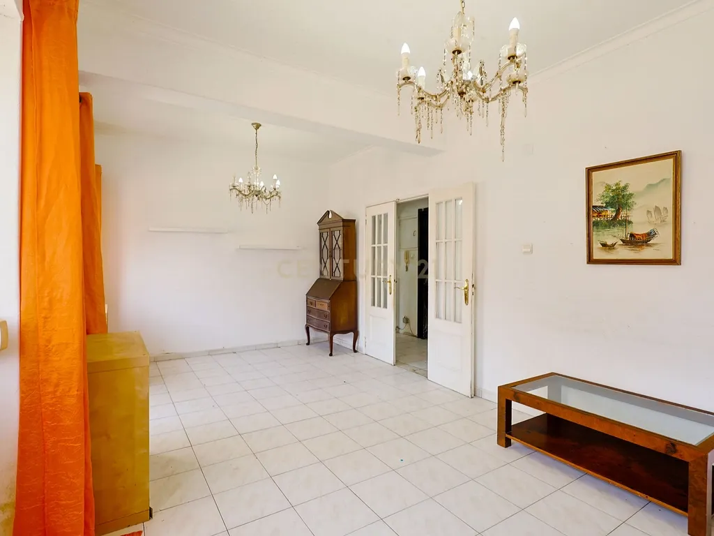 Apartamento T2, com Varanda e Terraço, Centro da Costa de Caparica. - Image 6