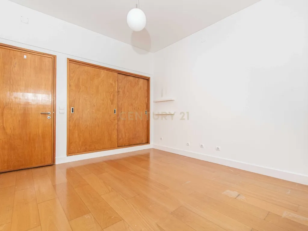 Duplex em Estados Unidos Da America, Lisboa com Vista para a Cidade - Image 10
