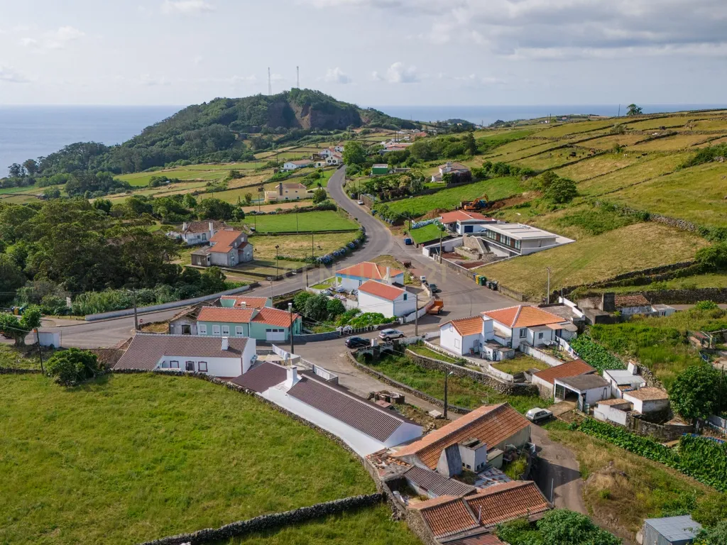 Moradia em fase de renovação na Vila de São Sebastião - Image 7