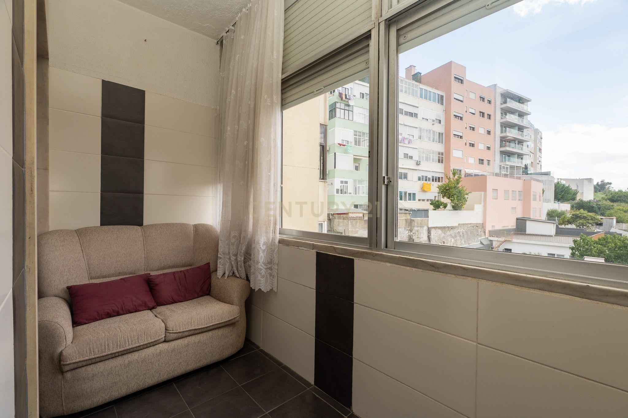 Fotografia 12 de Apartamento T2  COM PARQUEAMENTO em São Domingos de Benfica, Lisboa
