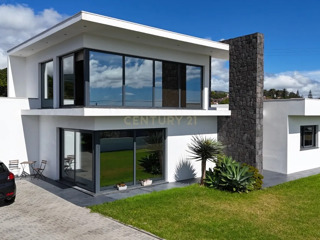 Moradia Moderna com Vista Mar em São Bartolomeu de Regatos - Image 1