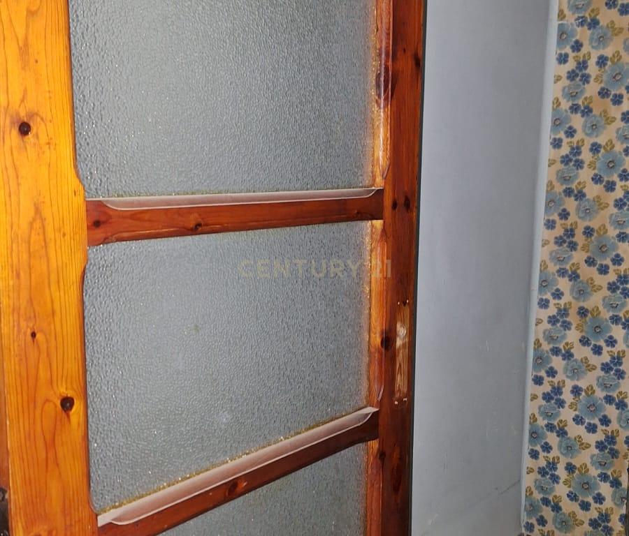 Moradia original para renovar em Benetússer – Localização privilegiada e sem risco de inundação! - Image 10