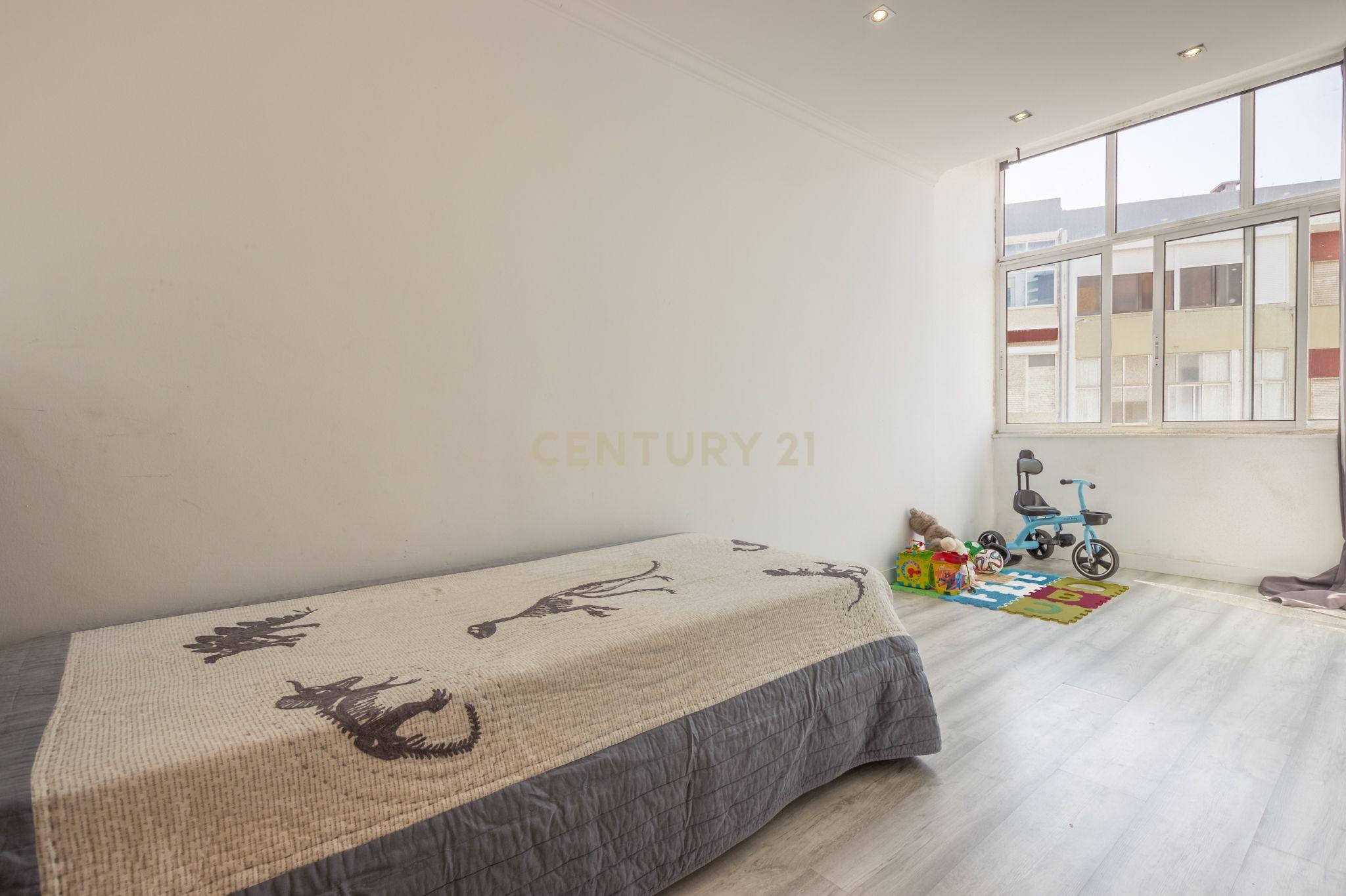 Apartamento T3 Av. Bocage no Barreiro - Image 14