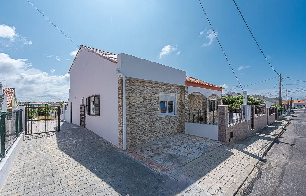 Alojamento Estudantil LÁ-SALETTE ( quarto Melro Azul 11m2 ) - Image 29