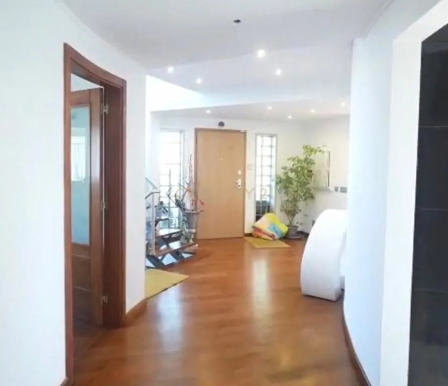 Casa T5 em Sesimbra, Setúbal com Piscina e Jardim Privado - Image 4