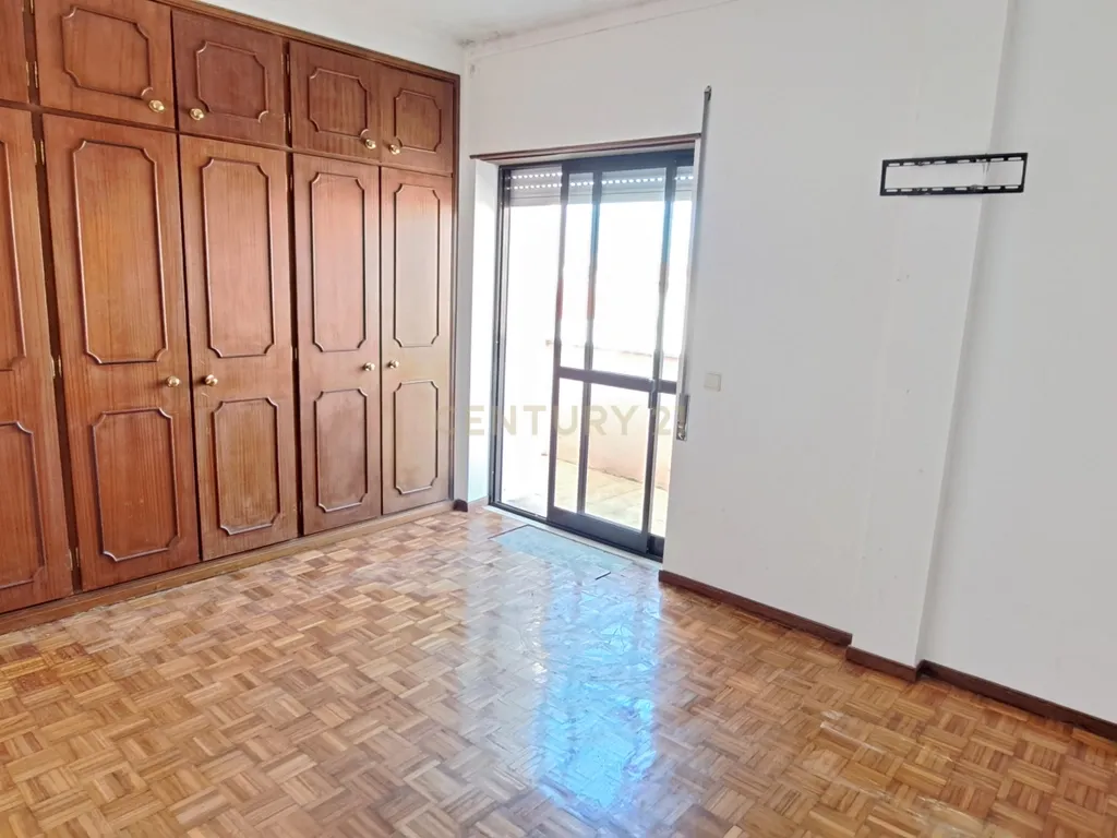 Apartamento T4 Duplex com 133m2 Montijo. - Image 7