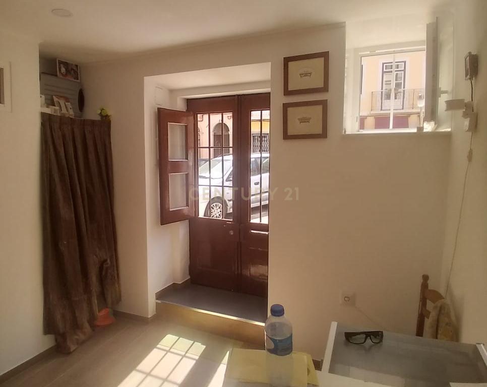 Armazém - Transformado em T1+1 habitacional - Metro Anjos - Image 3