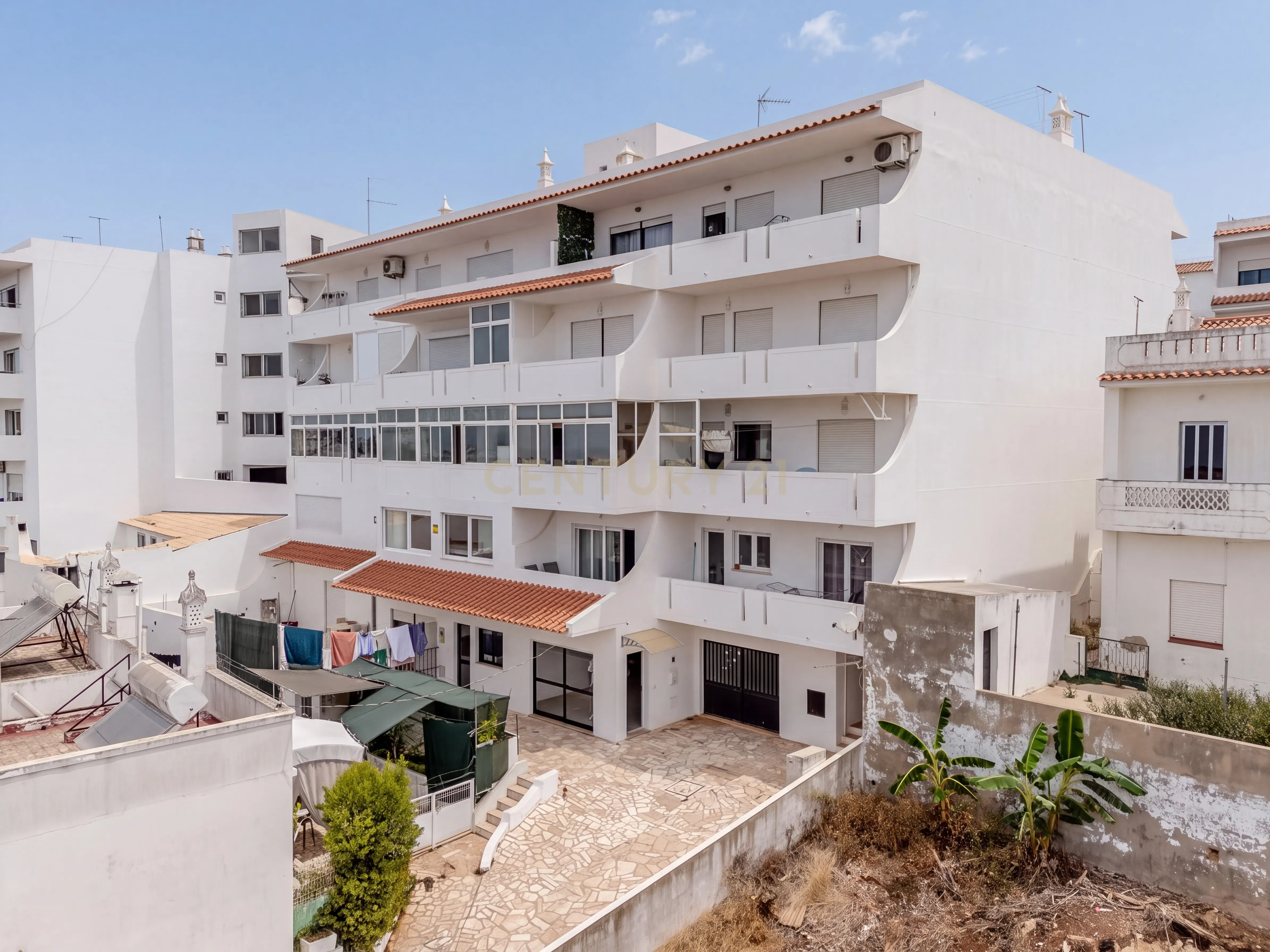 Fotografia 4 de T0+1 Renovado com Armazém de 105 m² e Logradouro Privado em Albufeira