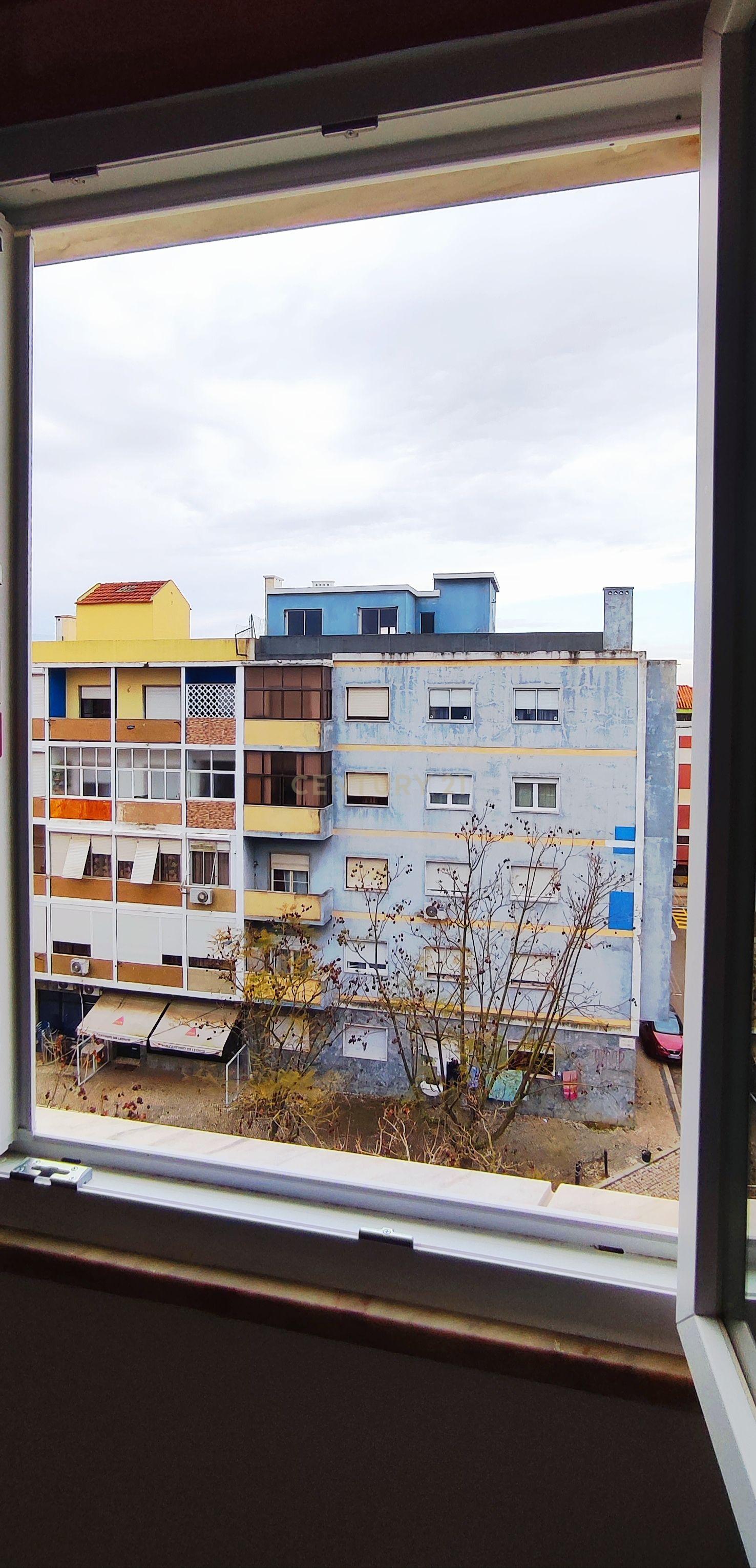Apartamento T2 Centro Barreiro - Image 10