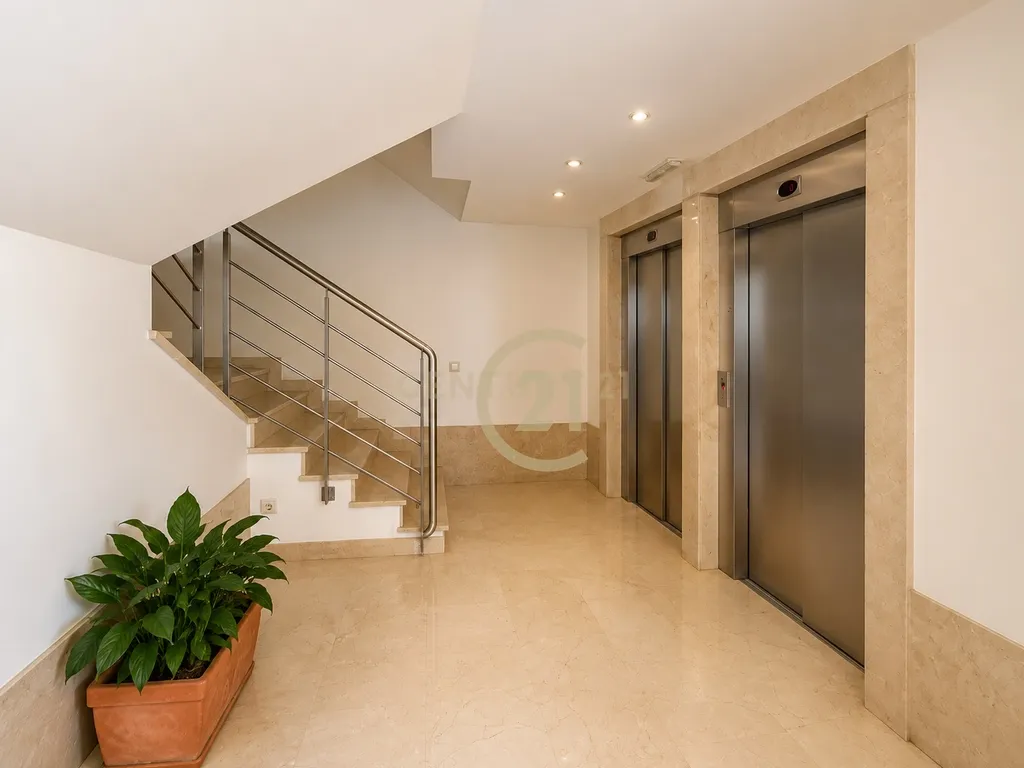 Apartamento em Primeira Linha de Praia com Vistas Frontais para o Mar – 3 Quartos, Garagem e Arrecadação - Image 40