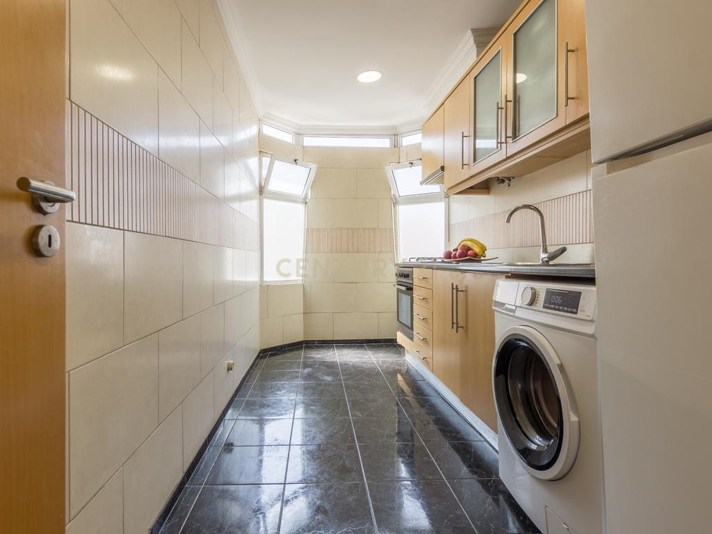 Apartamento T3 Av. Bocage no Barreiro - Image 7