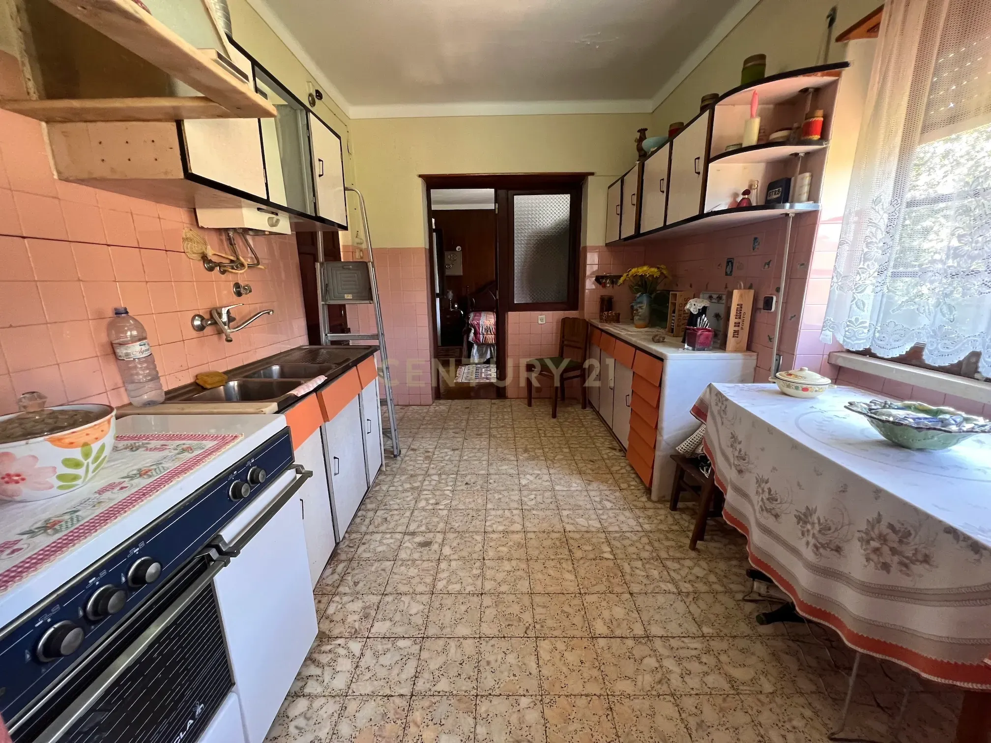 Fotografia 10 de Moradia T5 com Anexo, Adega Tradicional e Terreno em Crastos – Vidais