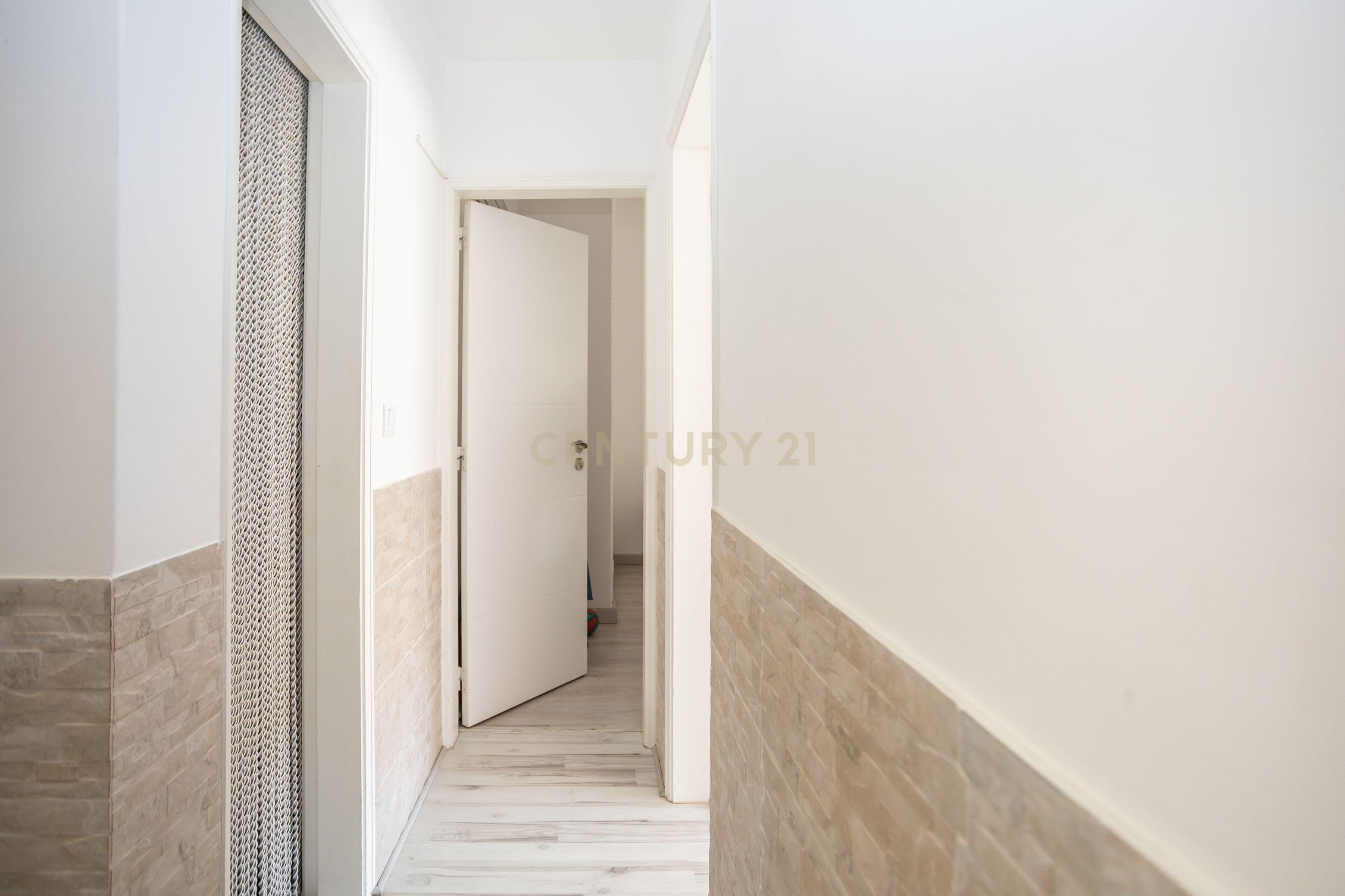 Fotografia 8 de T3 em Belas  com renovações  em Sistema de Propostas Multiplas