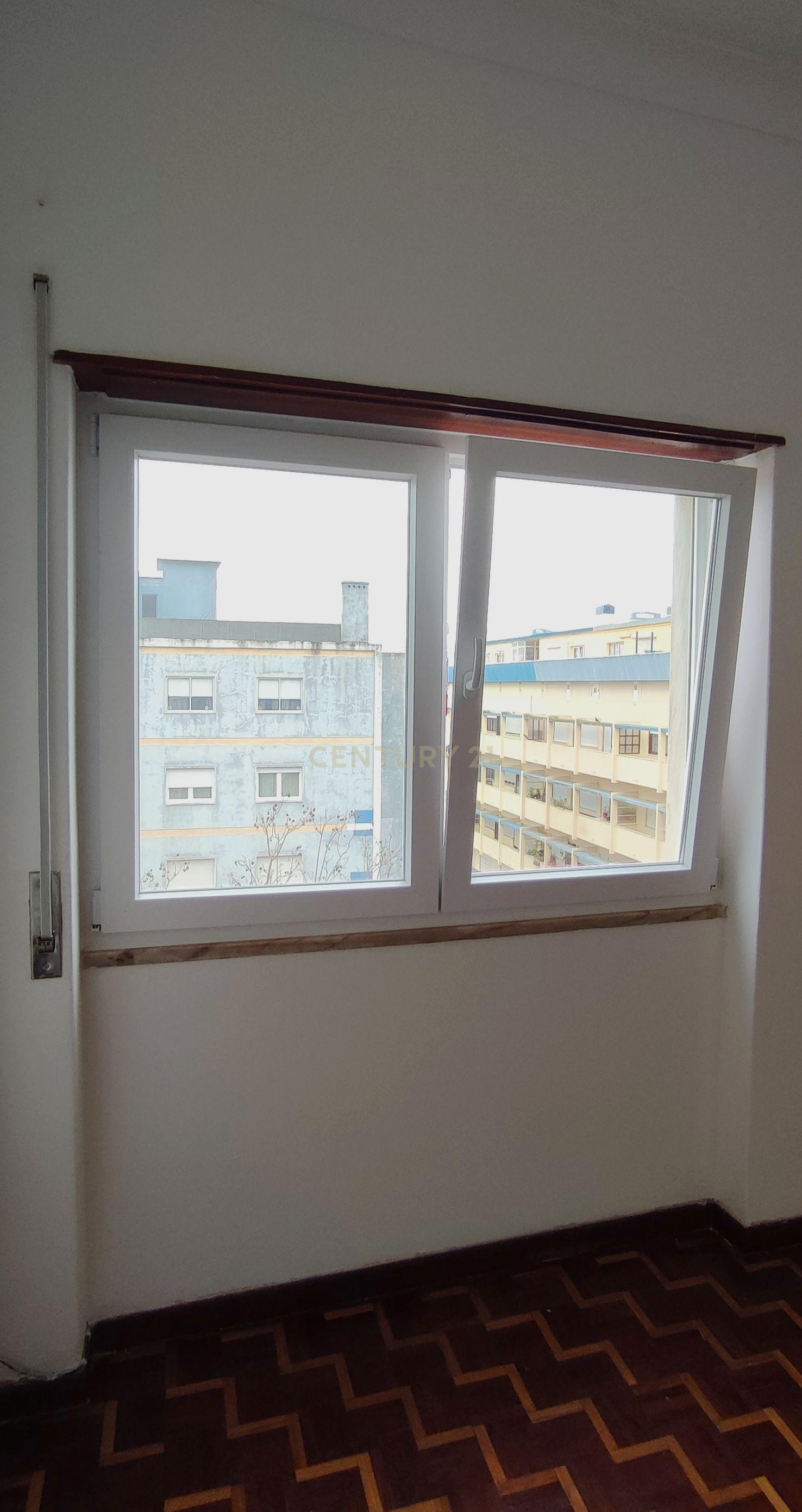Apartamento T2 Centro Barreiro - Image 7