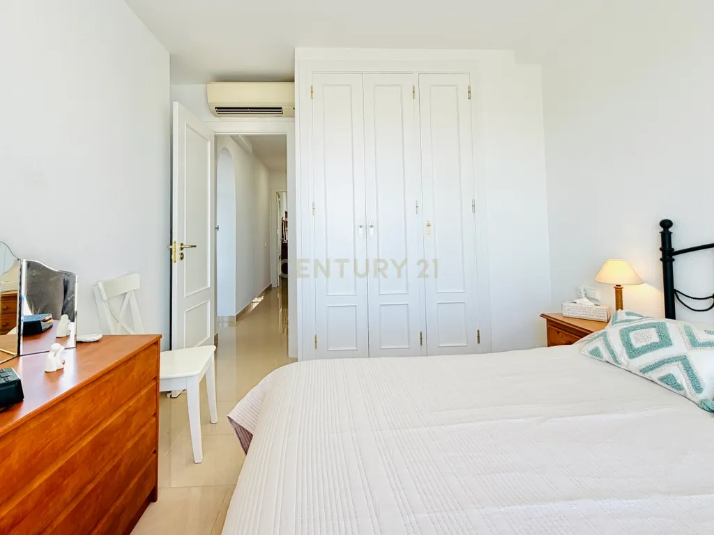 2 quartos | 2 casas de banho | Terraço com vistas para o mar, o golfe e os pores do sol - Image 29