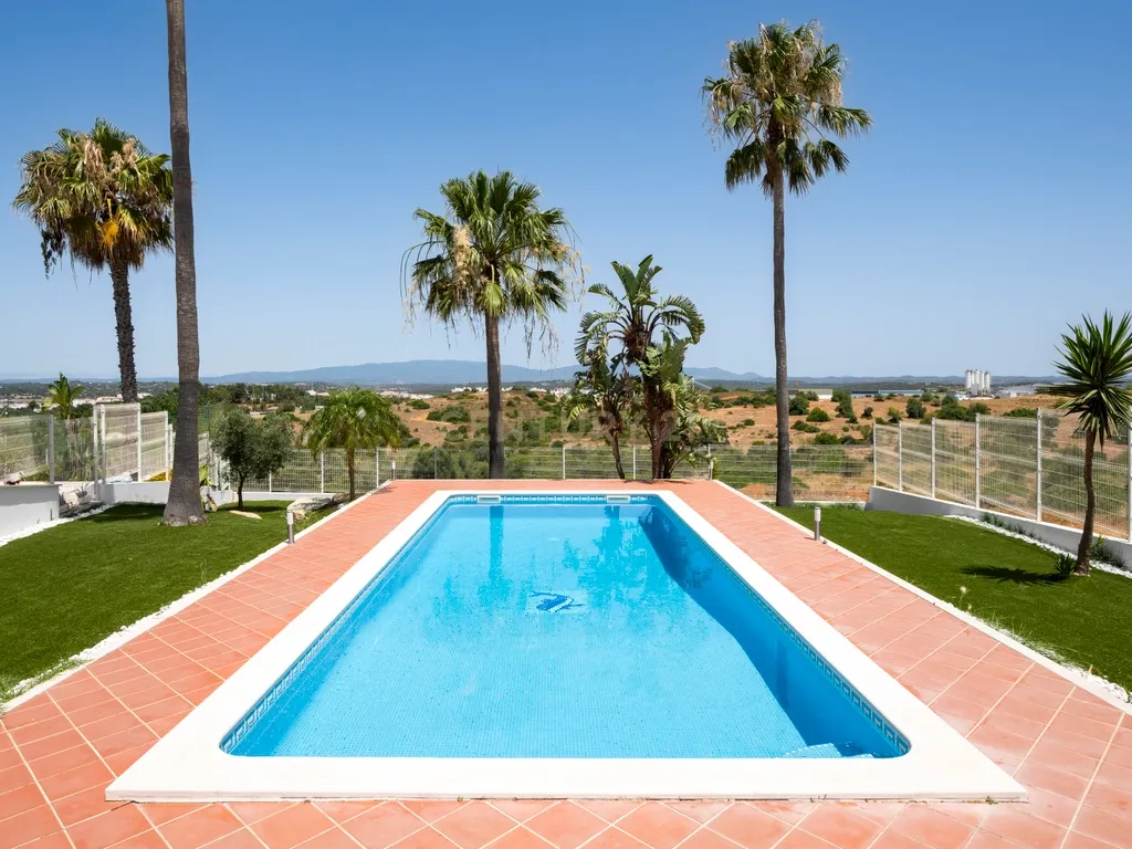 Moradia T3+1 em excelente estado com piscina e garagem, junto ao novo golfe! - Image 22
