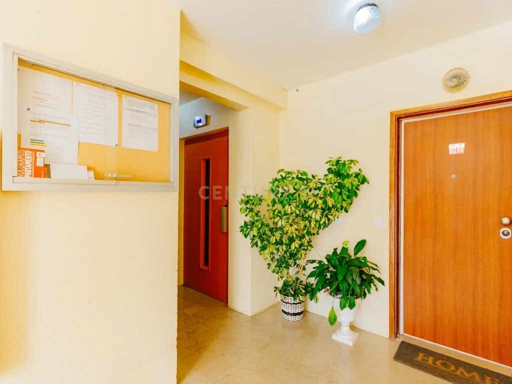 Apartamento T3 com 100,5 m² em Alfornelos com Arrecadação no piso -1 - Image 26