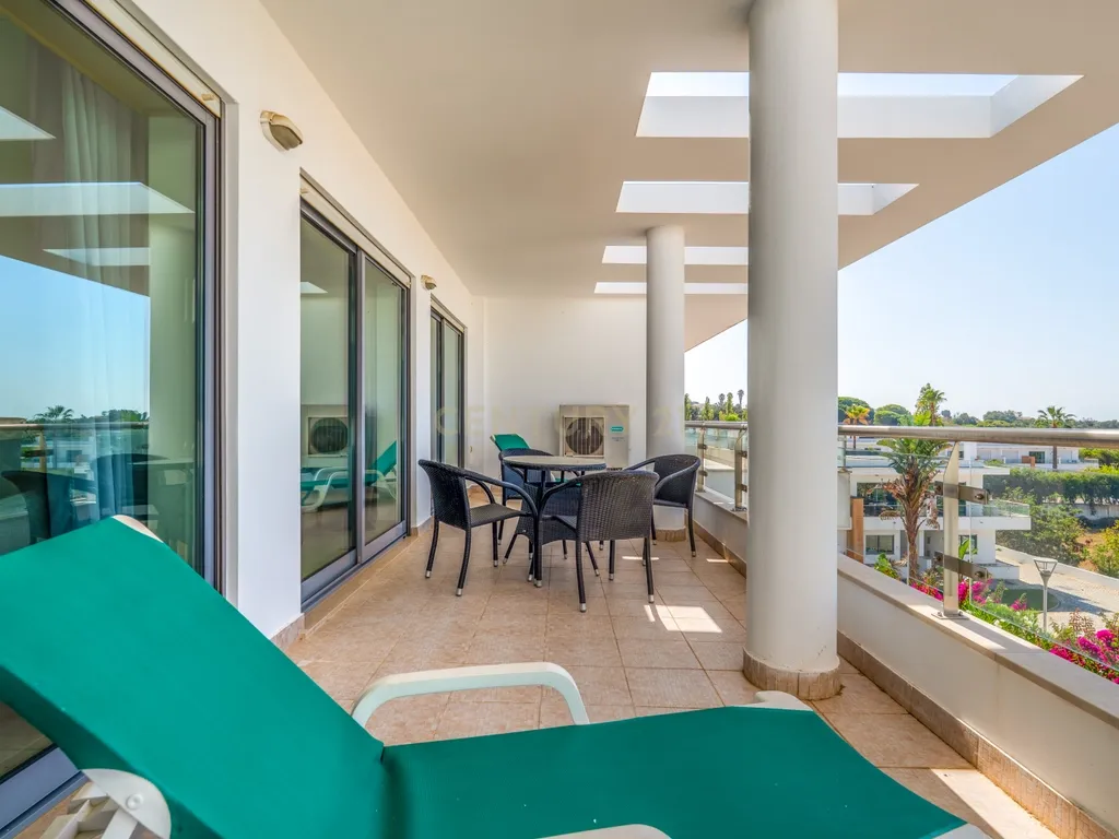 Apartamento Duplex em condomínio privado com piscina, e grande zona verde. - Image 21