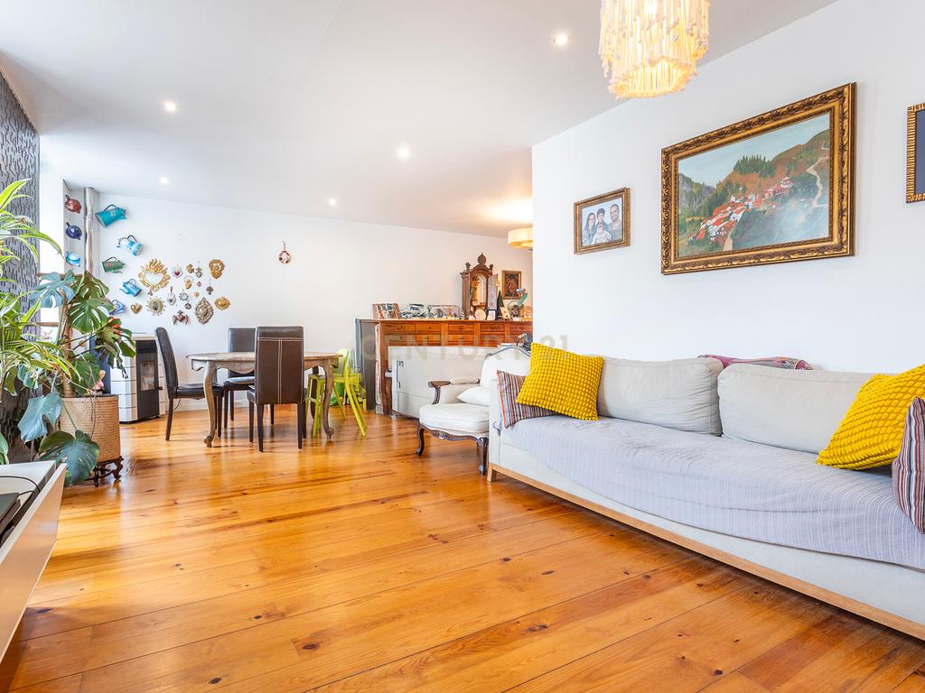 Apartamento T4 Duplex Renovado em Arroios, Lisboa - Image 7