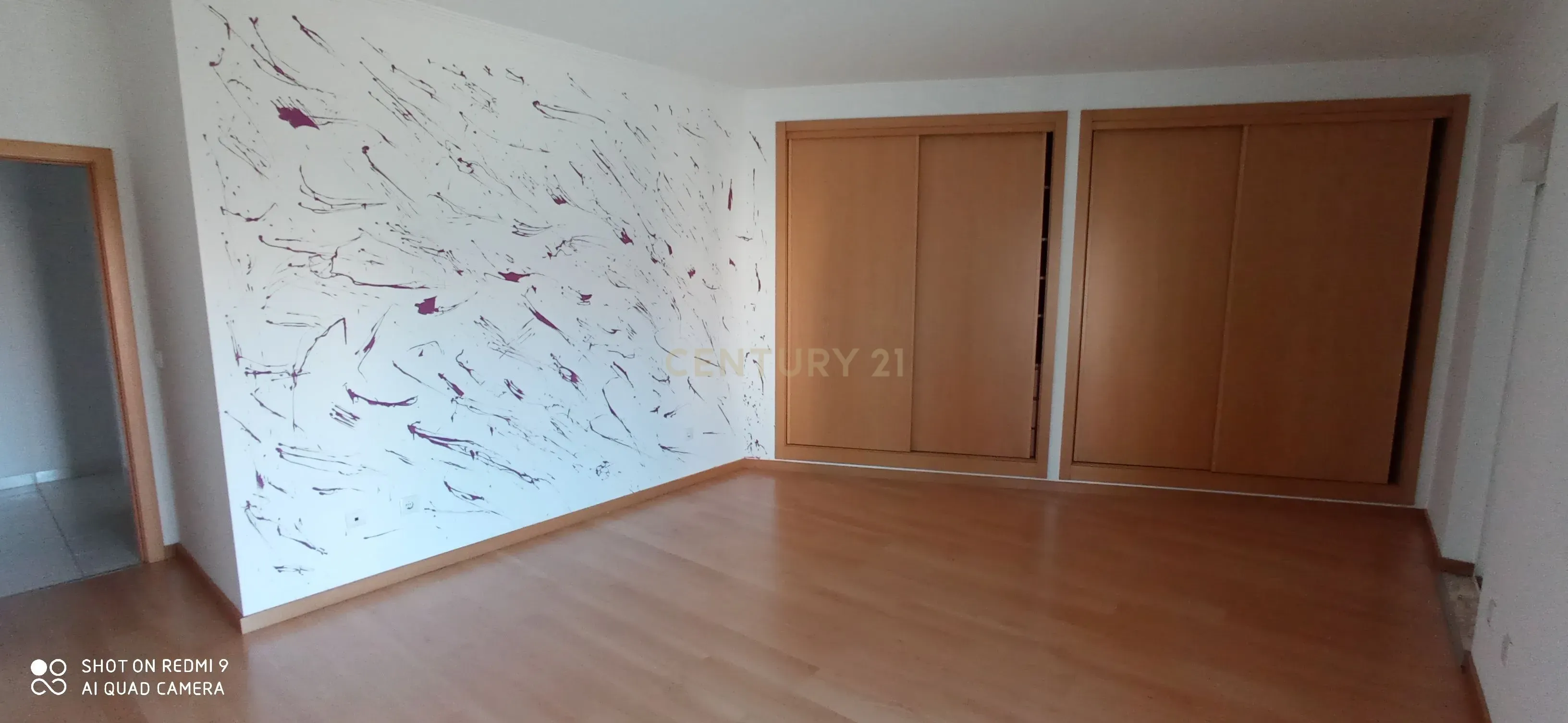 Apartamento T3, com Varanda, Arrecadação e 3 Lugares de estacionamento, no Pinhal Novo - Image 7