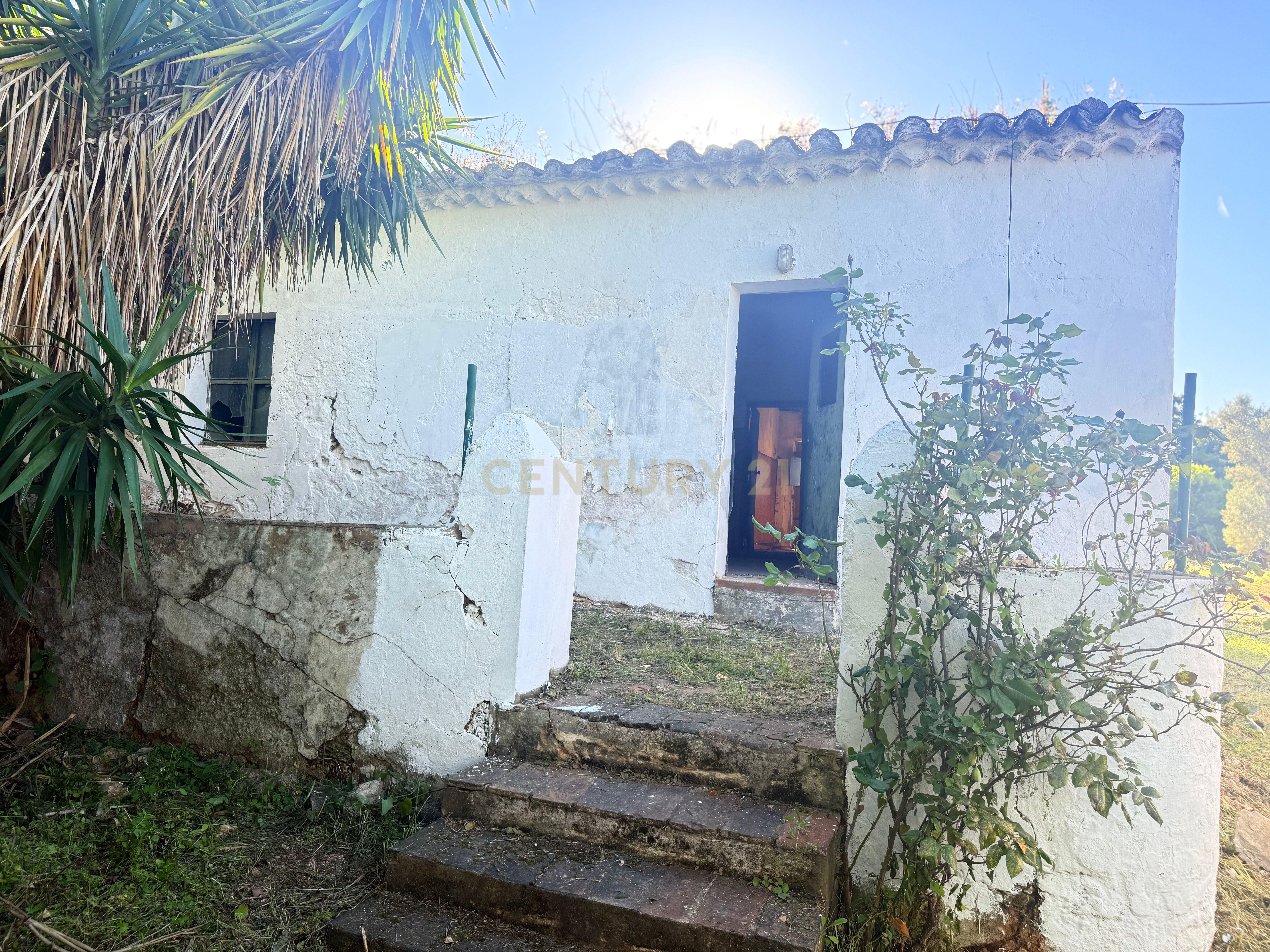 Casa Típica para Recuperar em Moncarapacho, Olhão
