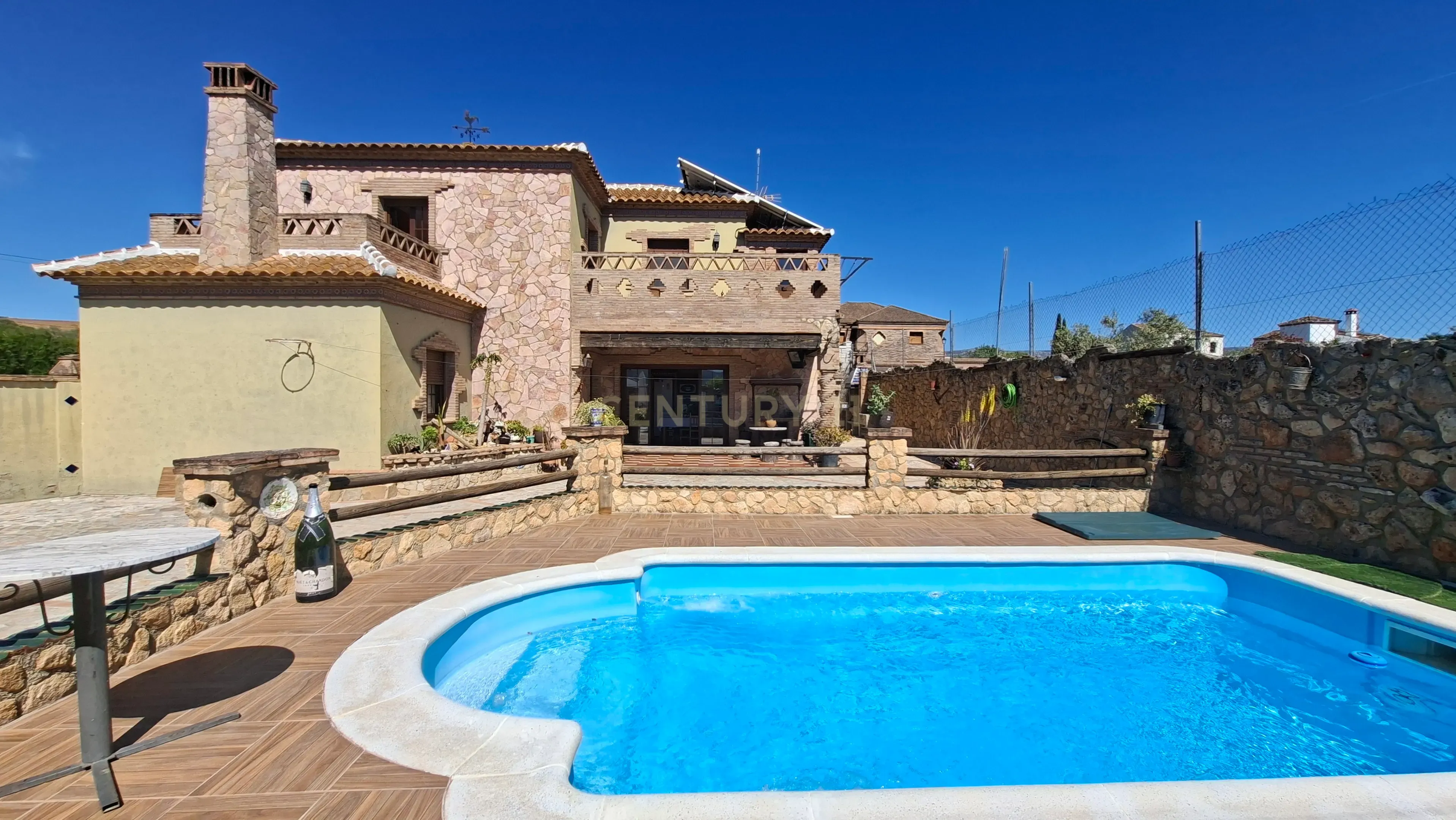 Chalé rústico com jardim e piscina em zona residencial tranquila – Arriate (a 10 minutos de Ronda) - Image 4