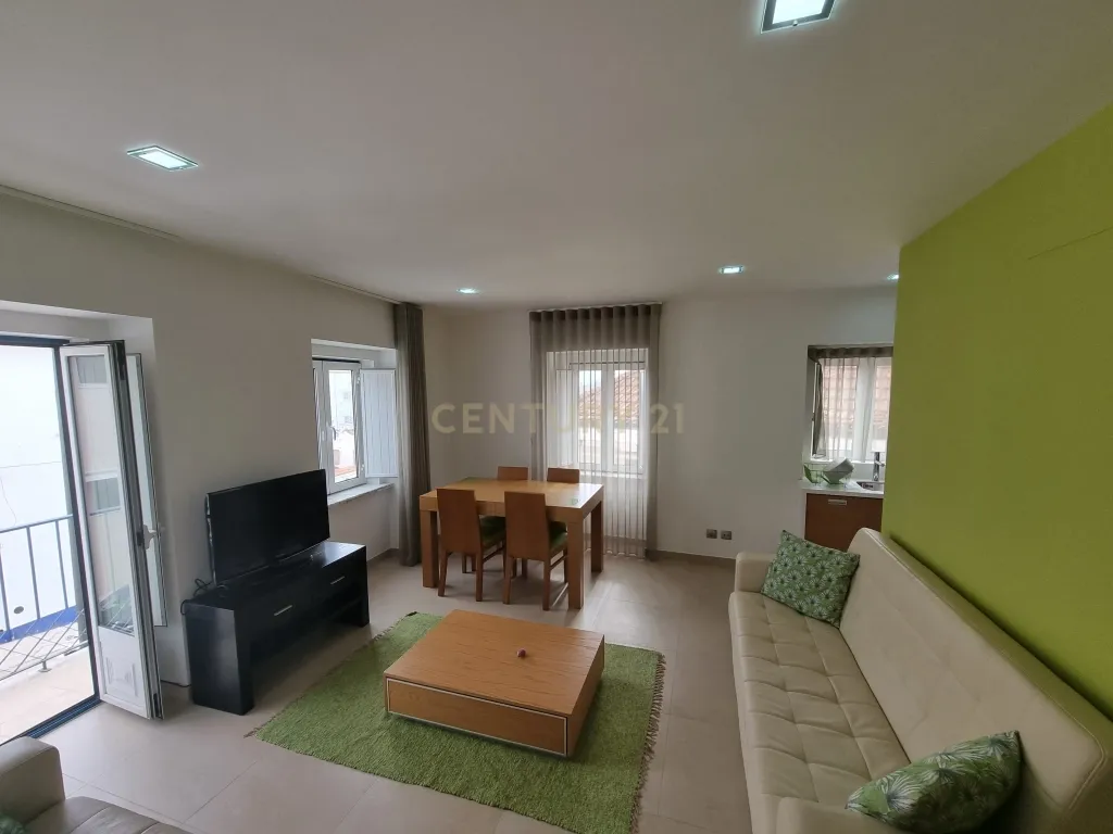 Apartamento - T2 - Arrendamento - Image 7