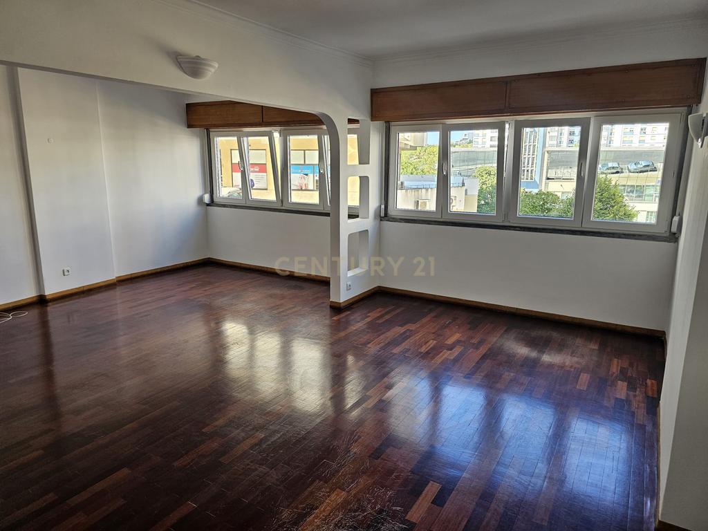 APARTAMENTO PAÇO DE ARCOS - Image 2